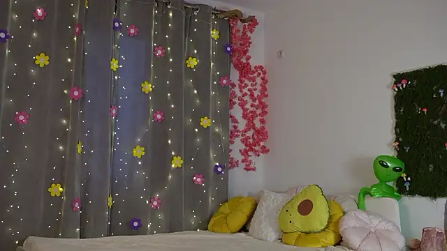 PetiteAlien online show from March 2026 04:50:02 AM