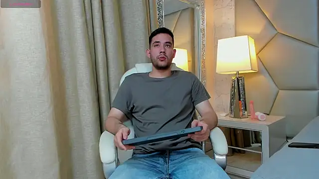 Snapshot of matti_de_lucaa chatting on September 2025 05:38:02 PM matti de lucaa online show from September 2025 05:38:02 PM