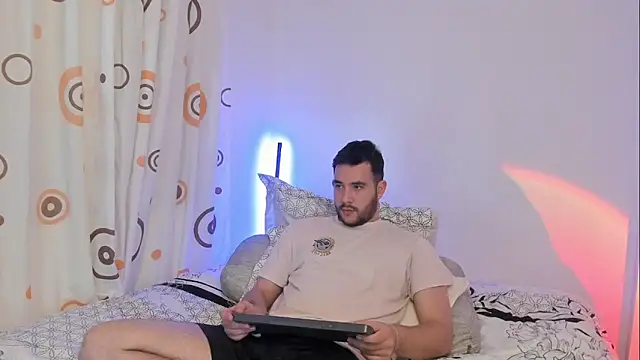 matti de lucaa online show from December 2025 01:44:01 AM