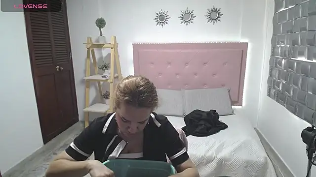 Dulce  Lovee online show from November 2025 01:21:02 PM