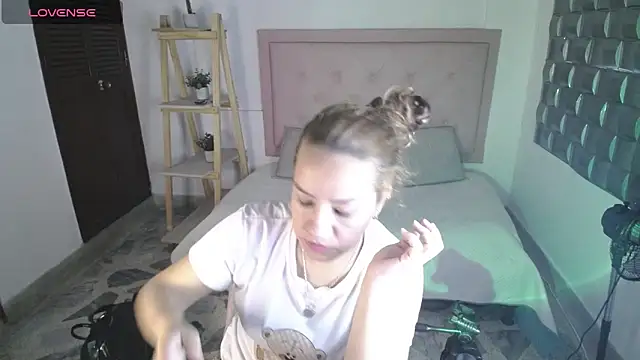 Dulce  Lovee online show from November 2025 10:20:02 PM