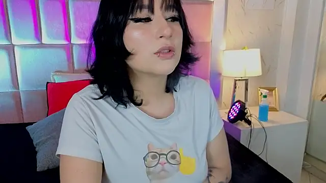 Snapshot of RobinBennett chatting on July 2026 12:45:01 PM RobinBennett online show from July 2026 12:45:01 PM