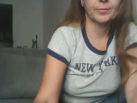 Snapshot of Avelinii chatting on May 2026 04:12:01 PM Avelinii online show from May 2026 04:12:01 PM