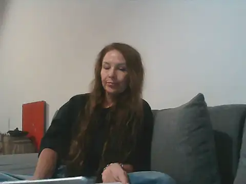 Snapshot of Avelinii chatting on June 2026 05:23:01 PM Avelinii online show from June 2026 05:23:01 PM