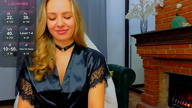 Snapshot of Hloya_Mei chatting on October 2025 12:44:02 AM Hloya Mei online show from October 2025 12:44:02 AM