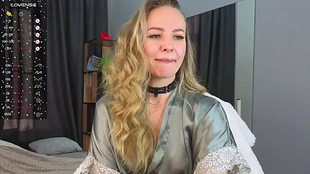 Snapshot of Hloya_Mei chatting on October 2025 02:44:01 AM Hloya Mei online show from October 2025 02:44:01 AM