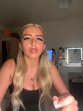 BlondeBetty online show from November 2025 05:01:02 PM