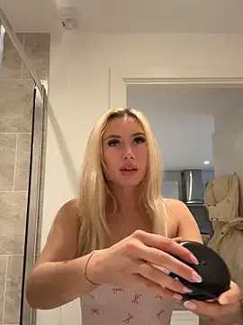 Snapshot of SexySaraxxoo chatting on April 2026 10:08:02 AM SexySaraxxoo online show from April 2026 10:08:02 AM