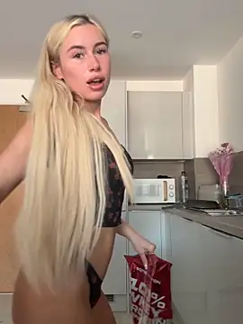 Snapshot of SexySaraxxoo chatting on May 2026 10:44:01 AM SexySaraxxoo online show from May 2026 10:44:01 AM