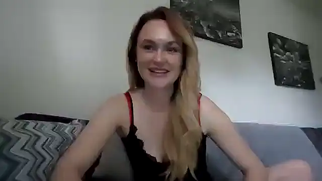 Snapshot of Rovelaa chatting on July 2026 12:20:02 PM Rovelaa online show from July 2026 12:20:02 PM