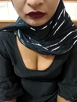 Snapshot of Itz_Mayra_ chatting on October 2025 06:24:02 AM Itz Mayra online show from October 2025 06:24:02 AM