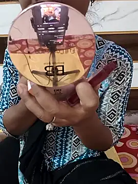 Snapshot of Itz_Mayra_ chatting on October 2025 06:04:01 AM Itz Mayra online show from October 2025 06:04:01 AM