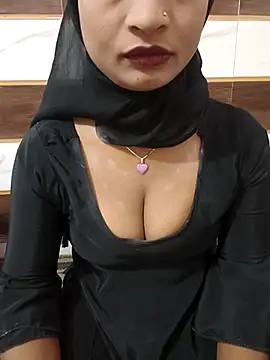 Snapshot of Itz_Mayra_ chatting on November 2025 05:35:02 AM Itz Mayra online show from November 2025 05:35:02 AM