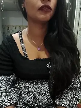 Snapshot of Itz_Mayra_ chatting on November 2025 05:45:03 PM Itz Mayra online show from November 2025 05:45:03 PM