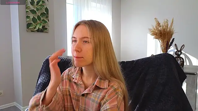 Snapshot of Succubelle chatting on October 2025 06:11:02 AM Succubelle online show from October 2025 06:11:02 AM