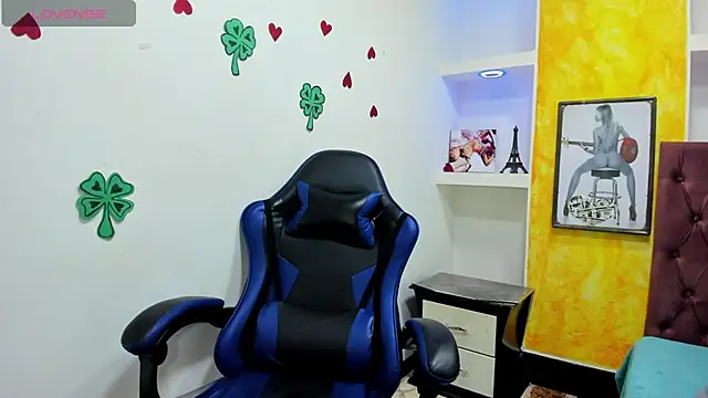 susan mooree online show from April 2026 08:20:02 PM