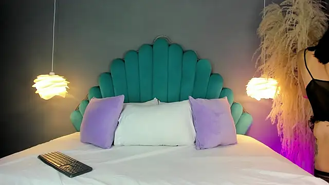 Snapshot of LunaBloomn chatting on October 2025 05:09:02 PM LunaBloomn online show from October 2025 05:09:02 PM