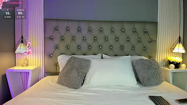 Snapshot of LunaBloomn chatting on October 2025 05:06:02 PM LunaBloomn online show from October 2025 05:06:02 PM