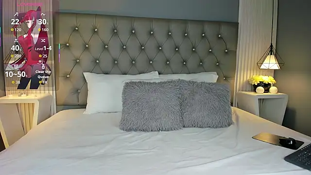 Snapshot of LunaBloomn chatting on November 2025 05:09:01 PM LunaBloomn online show from November 2025 05:09:01 PM