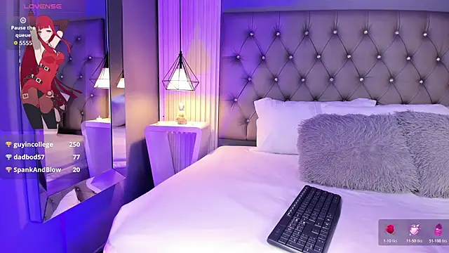 Snapshot of LunaBloomn chatting on November 2025 05:11:01 PM LunaBloomn online show from November 2025 05:11:01 PM