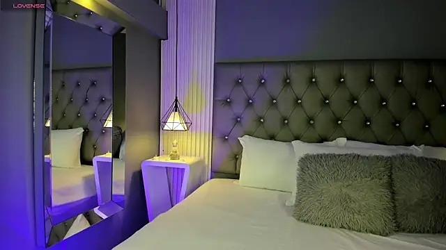 Snapshot of LunaBloomn chatting on November 2025 05:01:02 PM LunaBloomn online show from November 2025 05:01:02 PM