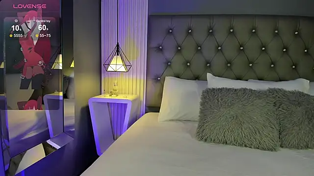 Snapshot of LunaBloomn chatting on November 2025 05:03:01 PM LunaBloomn online show from November 2025 05:03:01 PM