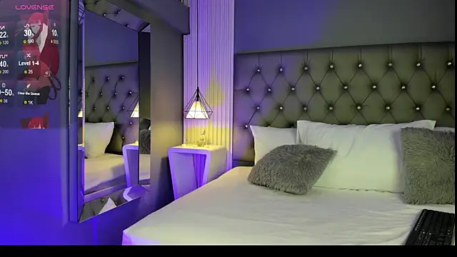 Snapshot of LunaBloomn chatting on December 2025 05:07:01 PM LunaBloomn online show from December 2025 05:07:01 PM