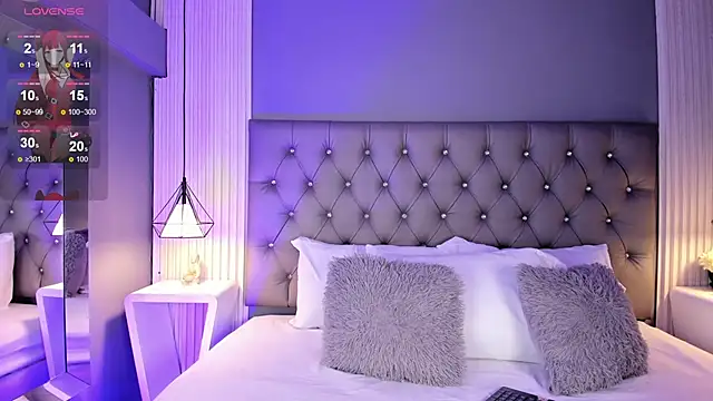 Snapshot of LunaBloomn chatting on December 2025 05:06:02 PM LunaBloomn online show from December 2025 05:06:02 PM