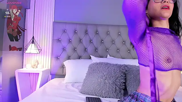 LunaBloomn online show from January 2026 05:16:01 PM