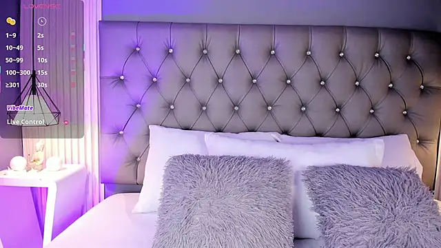 LunaBloomn online show from March 2026 05:08:01 PM