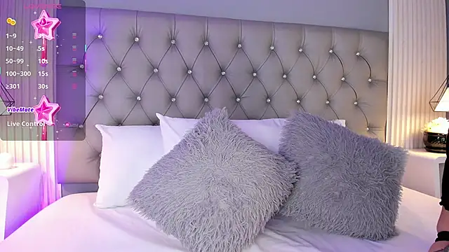 LunaBloomn online show from March 2026 05:05:02 PM