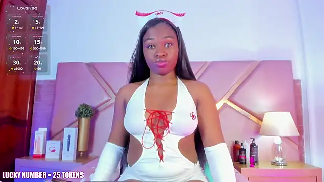 Snapshot of SophieSinclair chatting on October 2025 12:50:01 PM SophieSinclair online show from October 2025 12:50:01 PM