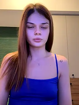 selenatress online show from September 2025 04:00:02 PM