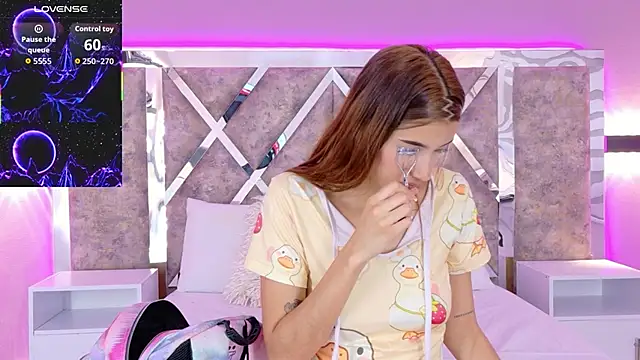 CarolinaaGomezz online show from December 2025 05:46:01 AM