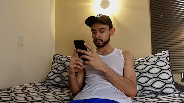 Axel Moon S online show from December 2025 07:18:01 PM