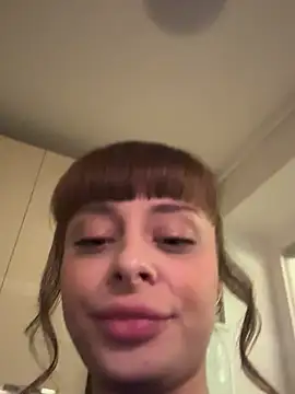 BabyBee  online show from December 2025 10:49:01 PM