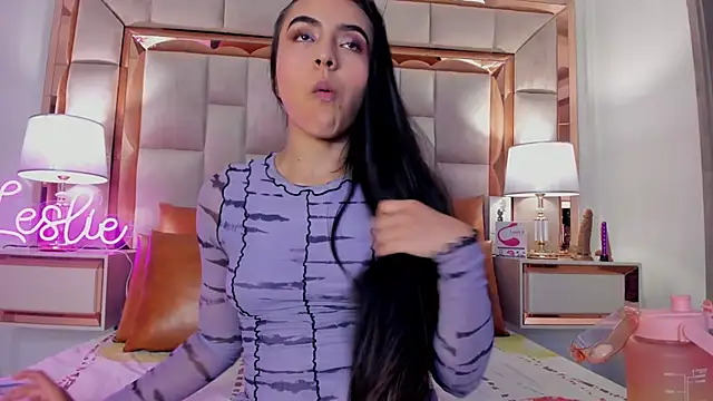 Leslie Bussh  online show from October 2025 08:06:02 PM