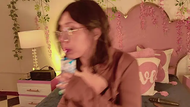 Lauuu2007 online show from April 2026 02:48:02 PM