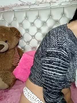 Snapshot of ZARAY_1118 chatting on December 2025 02:08:02 AM ZARAY 1118 online show from December 2025 02:08:02 AM