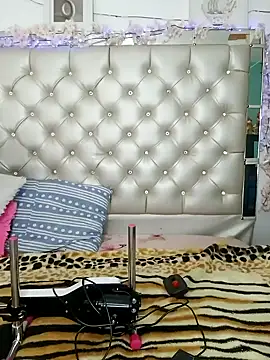 Snapshot of ZARAY_1118 chatting on February 2026 01:24:02 AM ZARAY 1118 online show from February 2026 01:24:02 AM