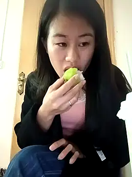 luy-xinh02 online show from November 2025 03:52:02 AM