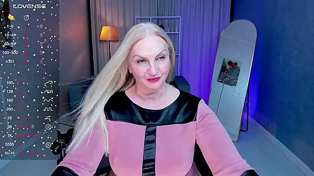 Snapshot of Nina_Devillle chatting on November 2025 04:07:02 PM Nina Devillle online show from November 2025 04:07:02 PM