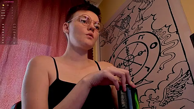 Snapshot of KrisNeal chatting on September 2025 09:24:01 AM KrisNeal online show from September 2025 09:24:01 AM