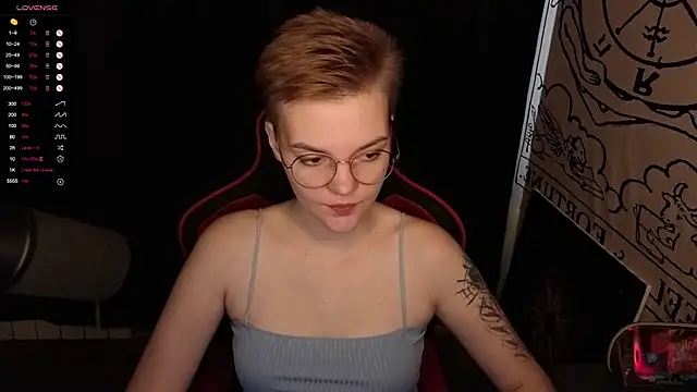 Snapshot of KrisNeal chatting on October 2025 09:12:01 AM KrisNeal online show from October 2025 09:12:01 AM