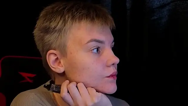 Snapshot of KrisNeal chatting on October 2025 09:09:02 AM KrisNeal online show from October 2025 09:09:02 AM