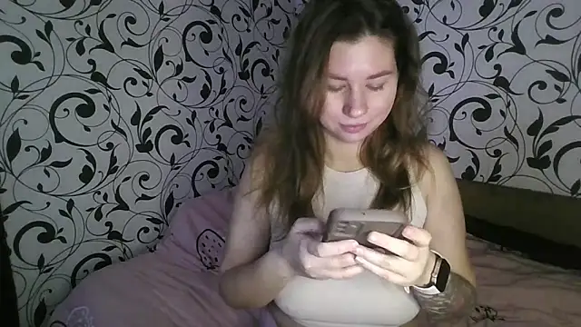 YourEmilie online show from November 2025 08:25:01 AM