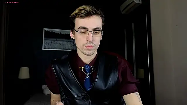 OLIVER  MARTINEZ online show from October 2025 08:40:02 PM