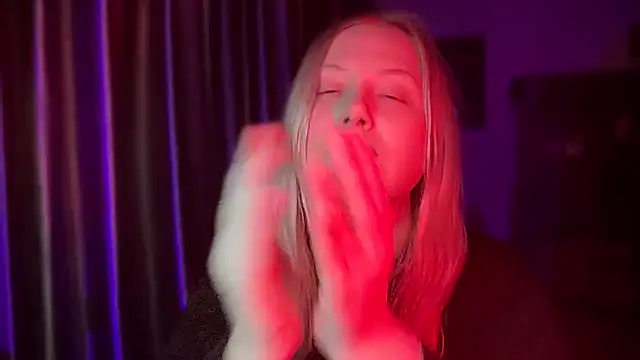 Snapshot of BikiHellena chatting on February 2026 07:31:01 PM BikiHellena online show from February 2026 07:31:01 PM