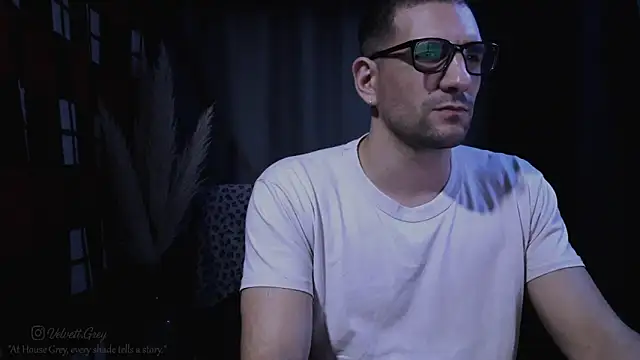 Snapshot of ObeyLust chatting on October 2025 04:34:02 AM ObeyLust online show from October 2025 04:34:02 AM