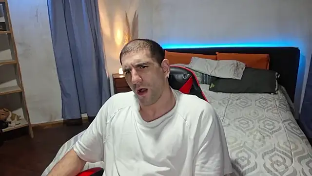 Snapshot of ObeyLust chatting on November 2025 01:20:02 AM ObeyLust online show from November 2025 01:20:02 AM